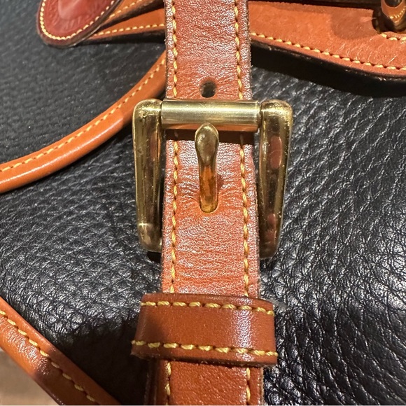 Beautiful Dooney and Bourke Vintage Black Essex Purse - Picture 10 of 16